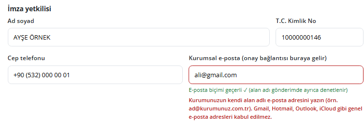 Genel bir e-posta adresi yazıldığında alan kırmızılaşır